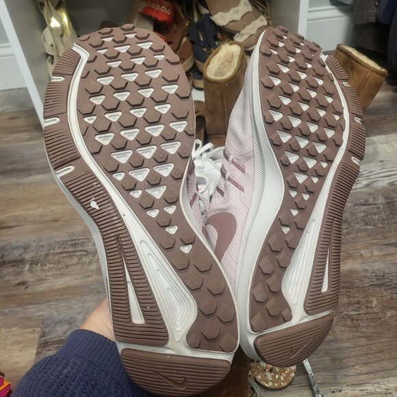 Nike Mauve running shoe - Picture 2 of 4